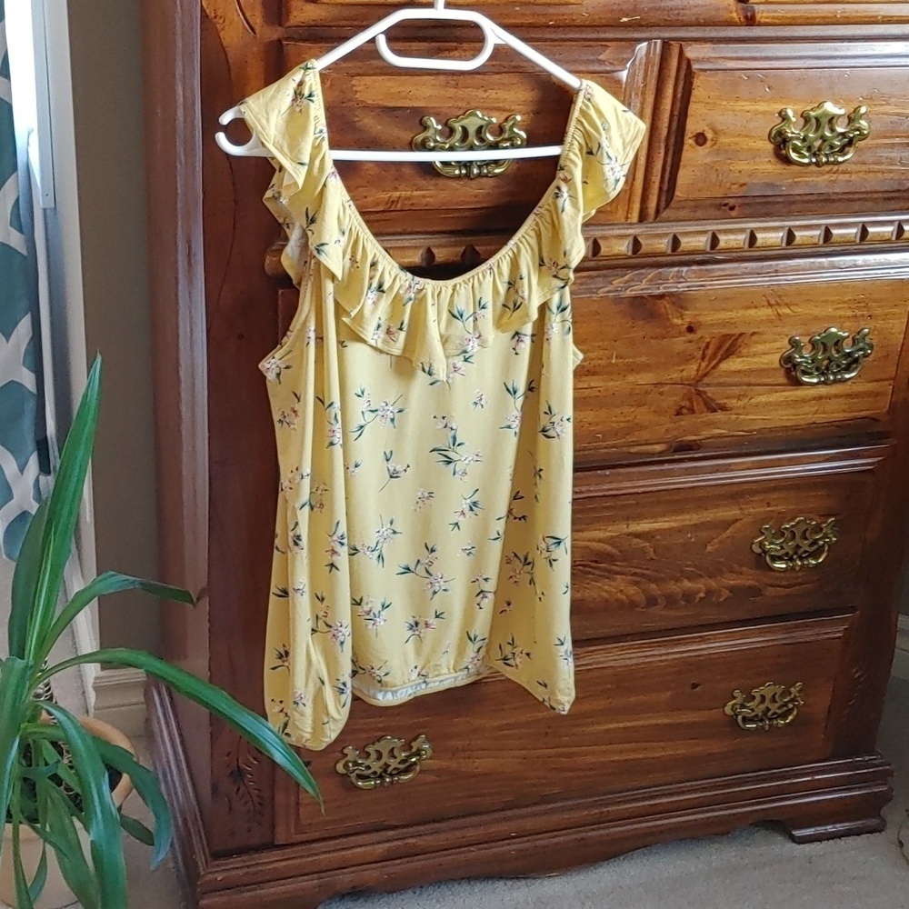 NWT Signature Reitmans Women's Pale Yellow Floral Top 2X - Picture 4 of 4